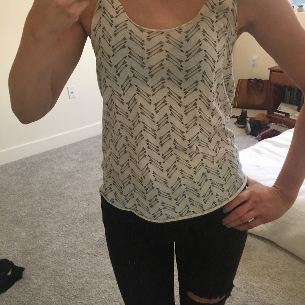 Arrow Pattern Tank Top - Picture 2 of 2